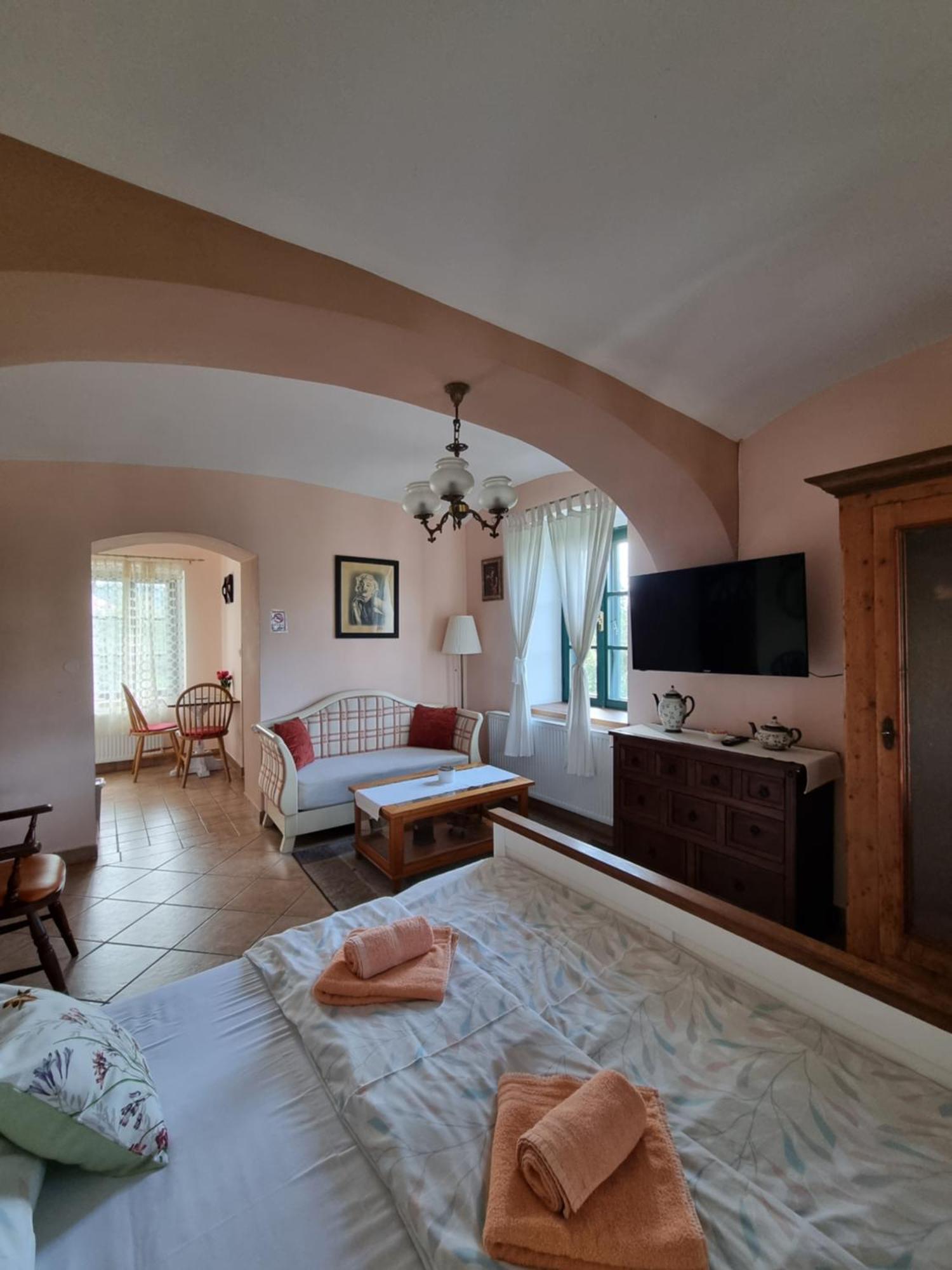 Taverna 1860 Rooms & Apartments Donja Zelina Kamer foto