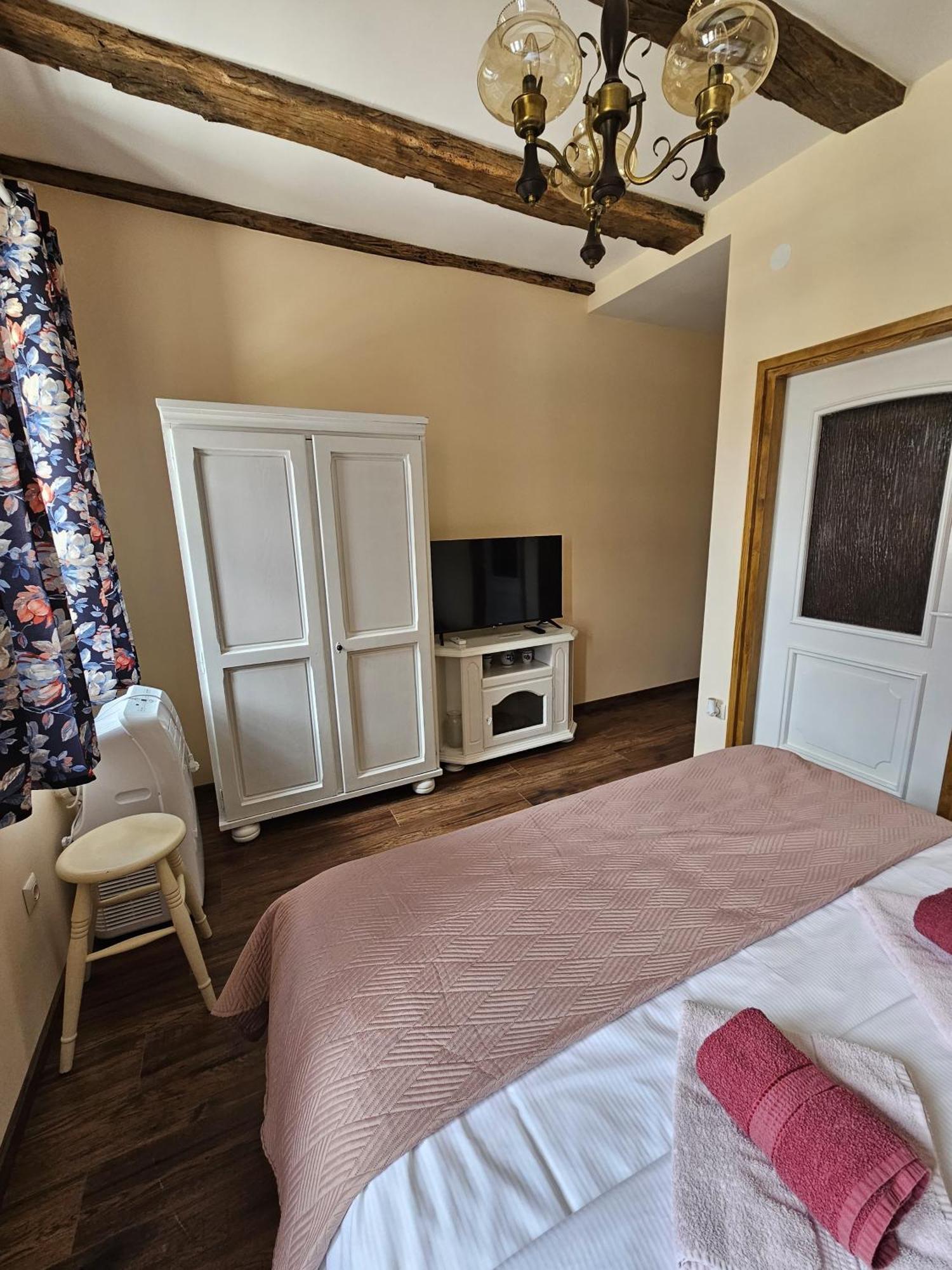 Taverna 1860 Rooms & Apartments Donja Zelina Buitenkant foto